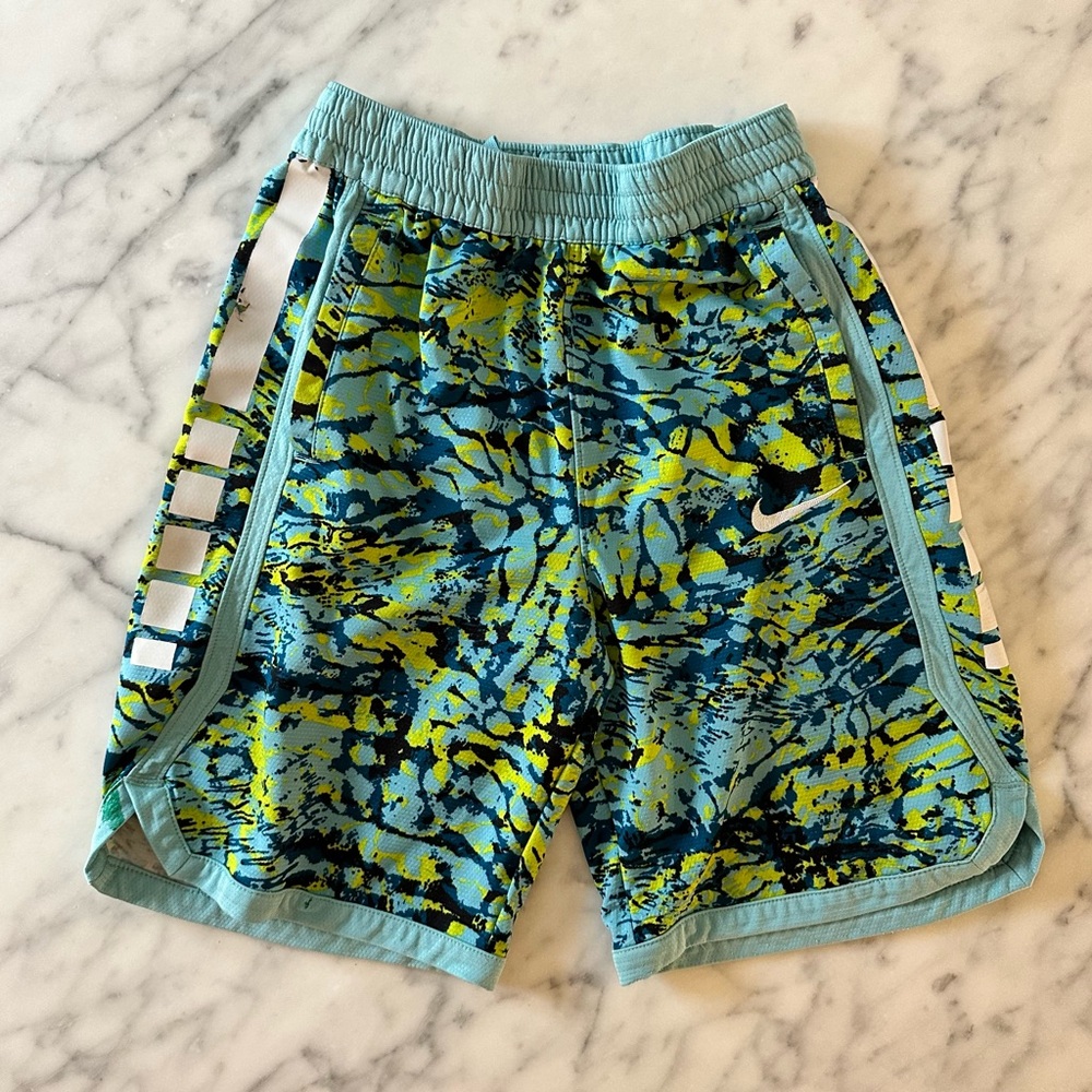 NIKE Dri-Fit Boys Shorts - Size LARGE